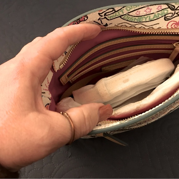 D&B Disney Sketch Crossbody NWT!!! 🥰 - Picture 6 of 6